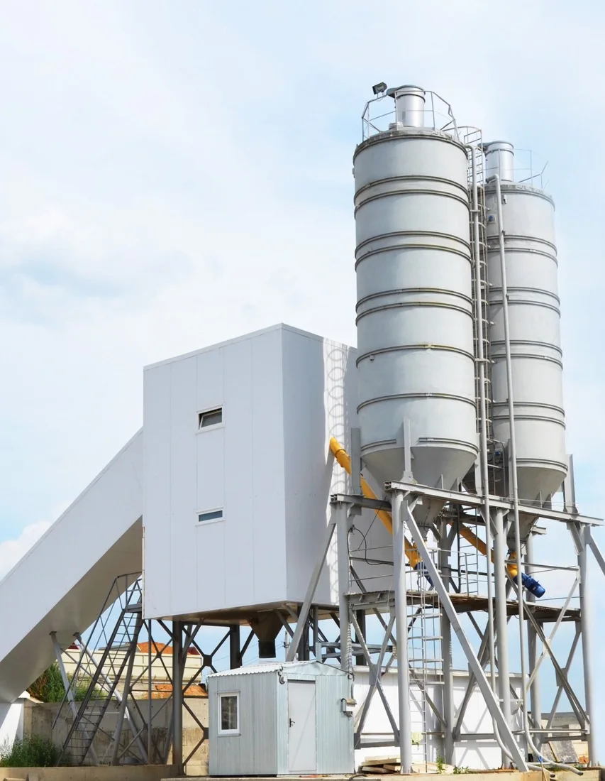 Stacjonarna instalacja z silosami na cement